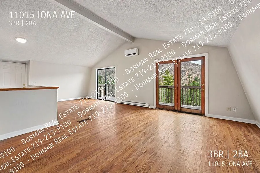 Move-In Special - $1000 Off First Month's Rent - Charming 3 Bed, 2 Bath House In Beautiful Green ... — Photo 4