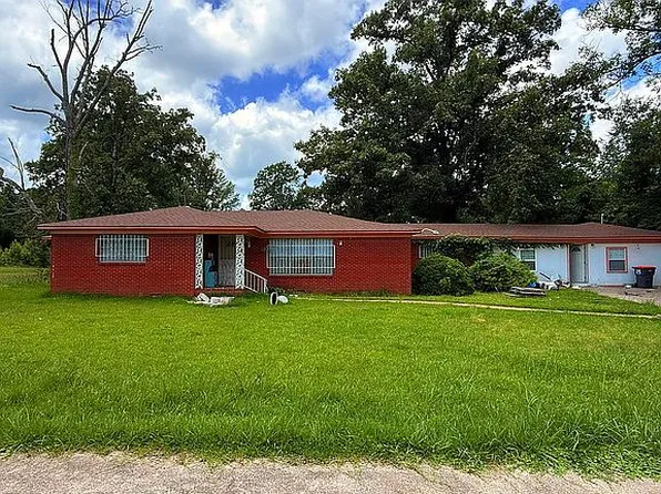 2720 N Hutchinson St, White Hall, AR 71602