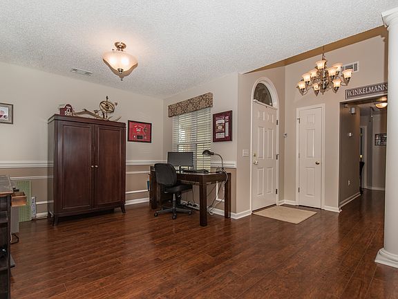 5th image of 783 Laurel Hill Cir