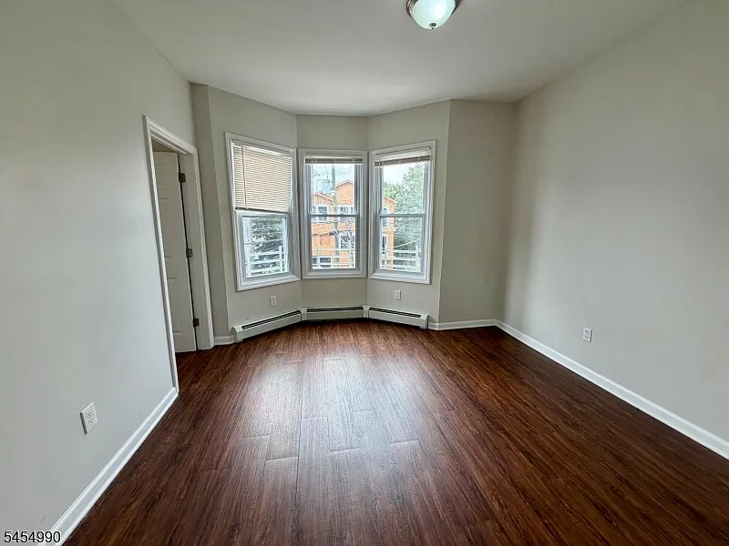 3 bed, 1.0 bath, $2,100 — Photo 4