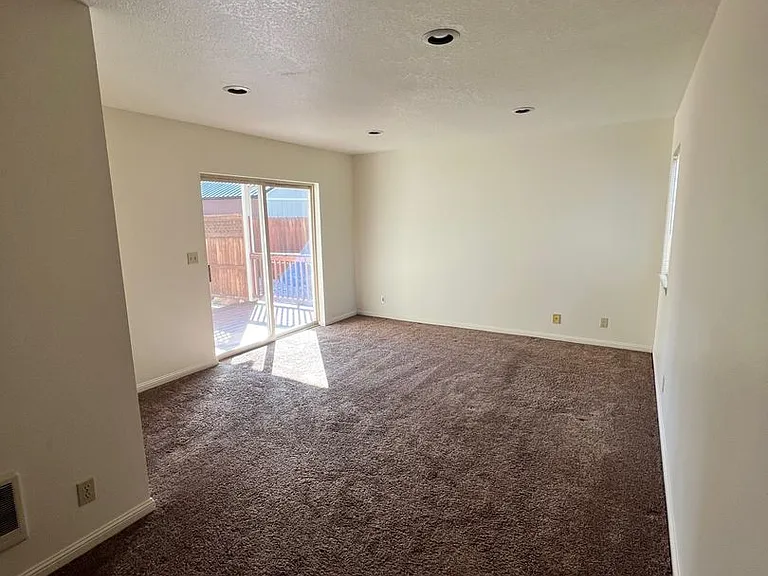 1355 NW Davenport Ave — Photo 9