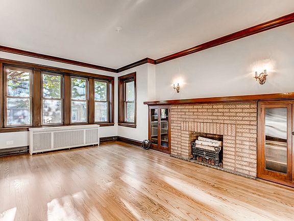 3rd image of 3624 N Damen Ave #1