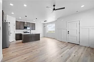 3 bed, 2.5 bath, 1686 sqft, $1,895 — Photo 3