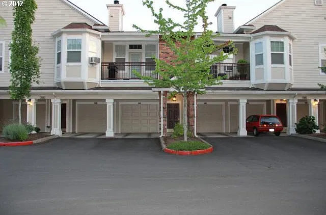 1010 NE Horizon Loop — Photo 1