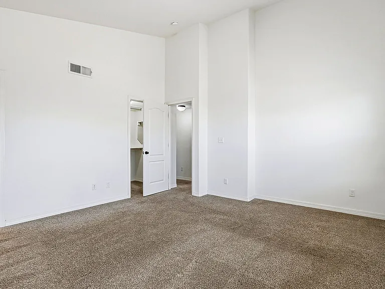 13659 Everingham St — Photo 7