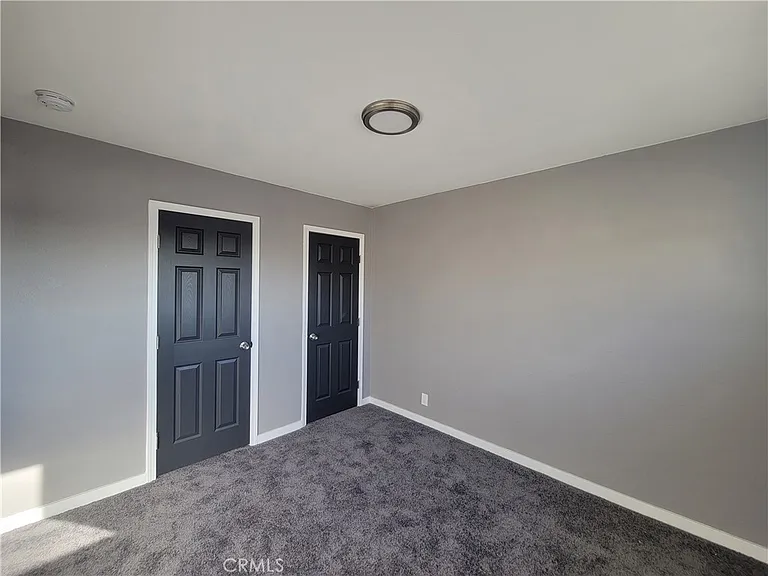 409 E Market St — Photo 4