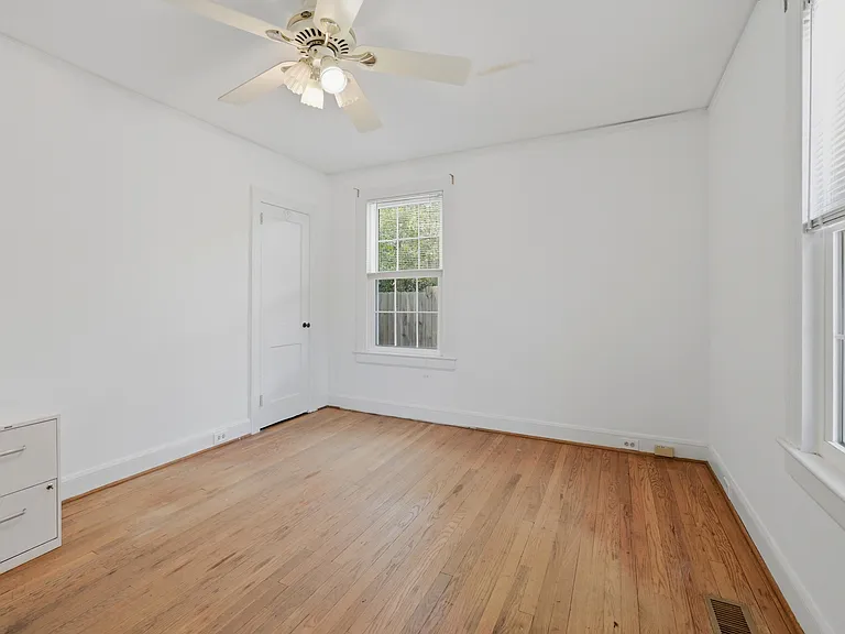 2603 W Carver St — Photo 9