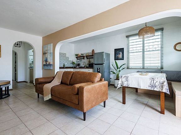 3rd image of 18 Calle San Rafael