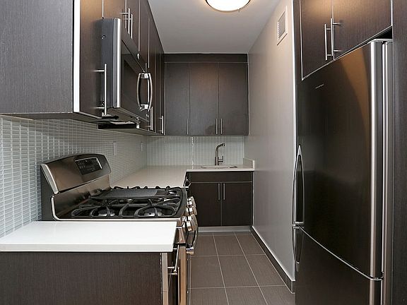 5th image of 410 W 53rd St APT 507