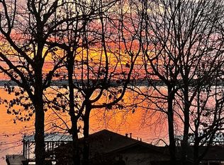 17177 Lakeview Dr, Flint, TX 75762