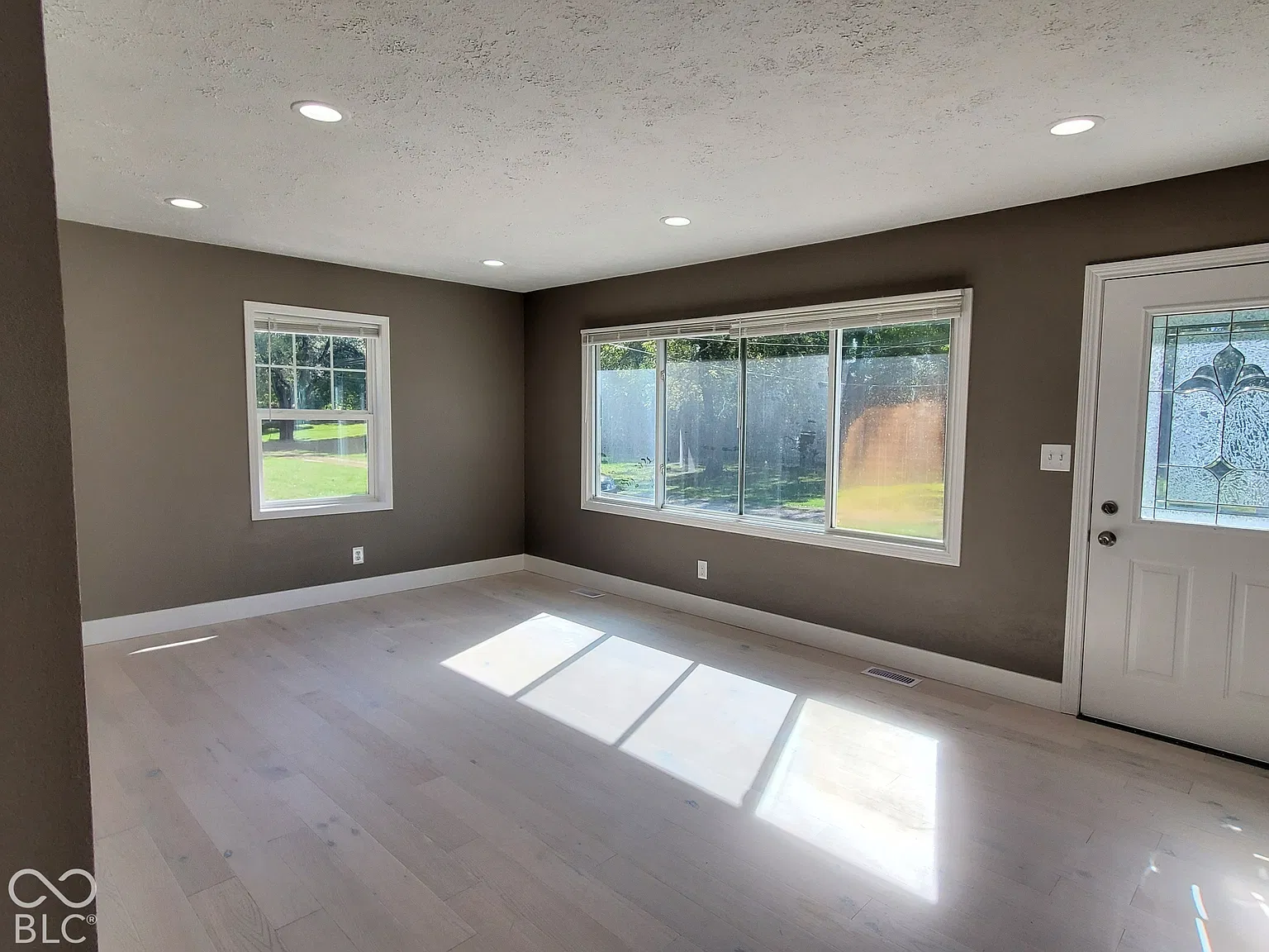 2 bed, 1.0 bath, 912 sqft, $1,750 — Photo 2