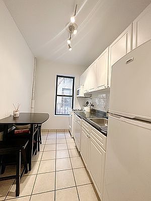 4th image of 310 W 14th St APT 3C