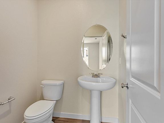3rd image of 109 Clownfish Street