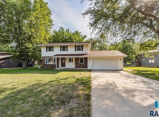 1208 E Lark St, Brandon, SD 57005