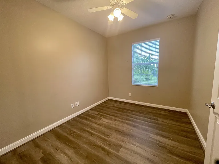 1649 Napoli Dr W #1649 — Photo 17