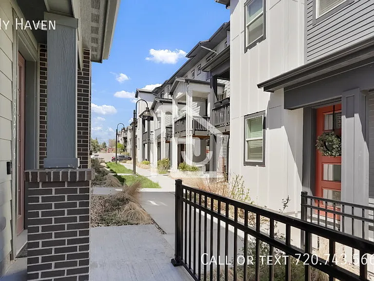 1320 Hoyt St #6 — Photo 4