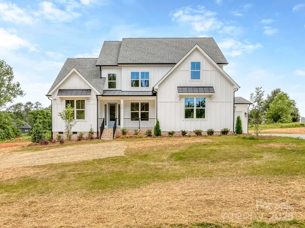 320 Triple Ponds Ct, Clover, SC 29710