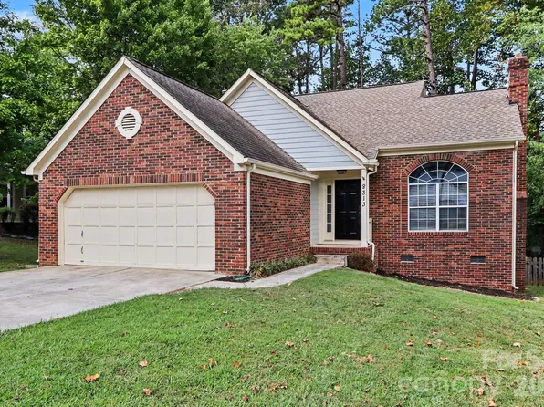8313 Belstead Brook Ct, Charlotte, NC 28216