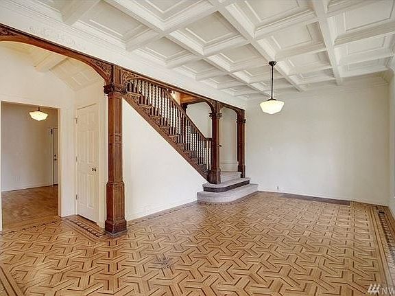 3rd image of 402 Avenue E