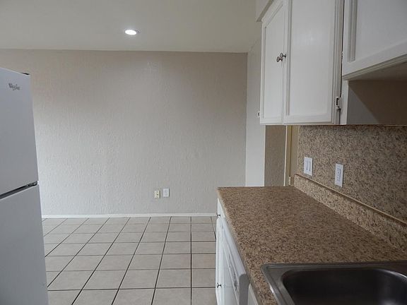 4th image of 921 Quetzal St APT 1