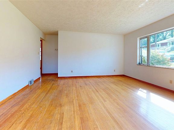 3rd image of 3132 Glendwell Rd