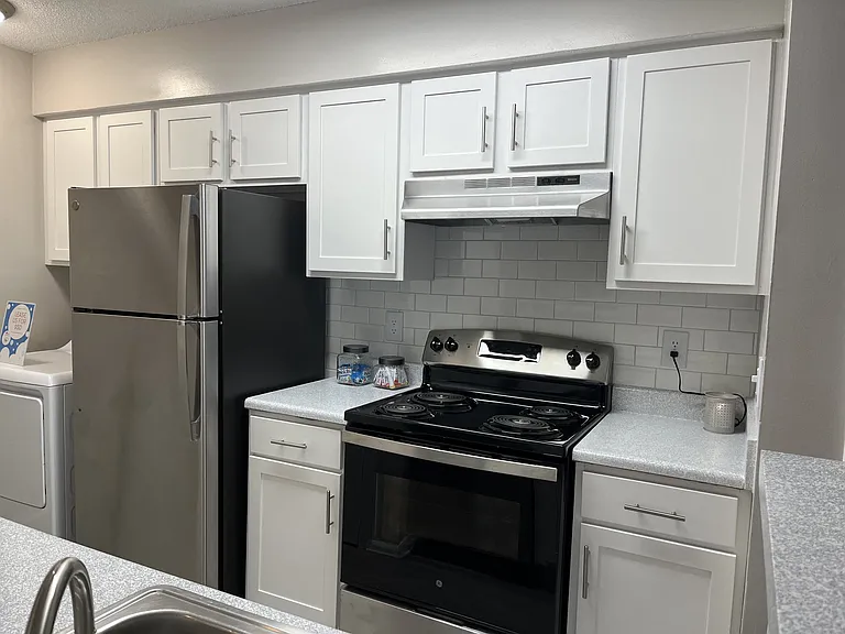 The Hub at 934 Apartments — Photo 4