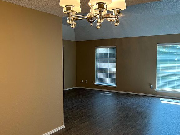 4th image of 912 Pheasant Dr
