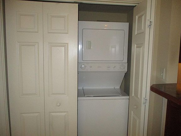 4th image of 625 High St APT B