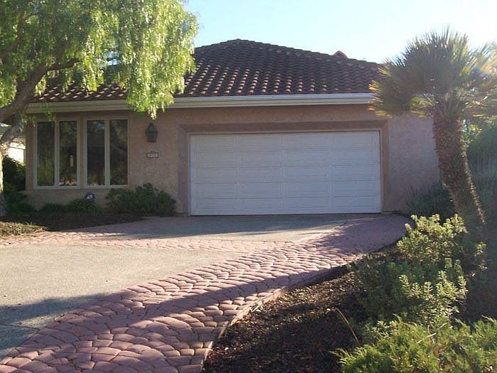 1st image of 975 Vista De La Mesa Dr