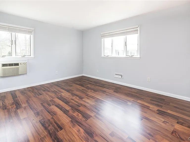 35 Lakeview Cir — Photo 16
