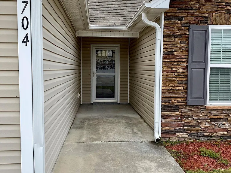 704 Radiant Dr — Photo 3
