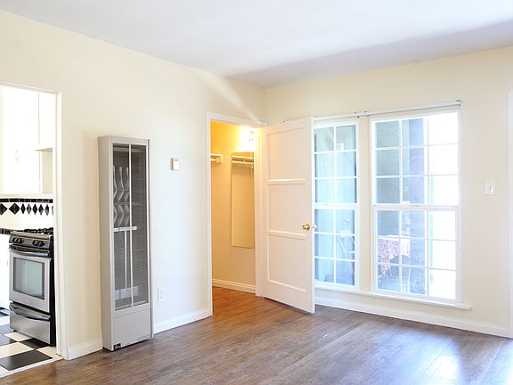 2nd image of 1041 Everett Pl APT 3