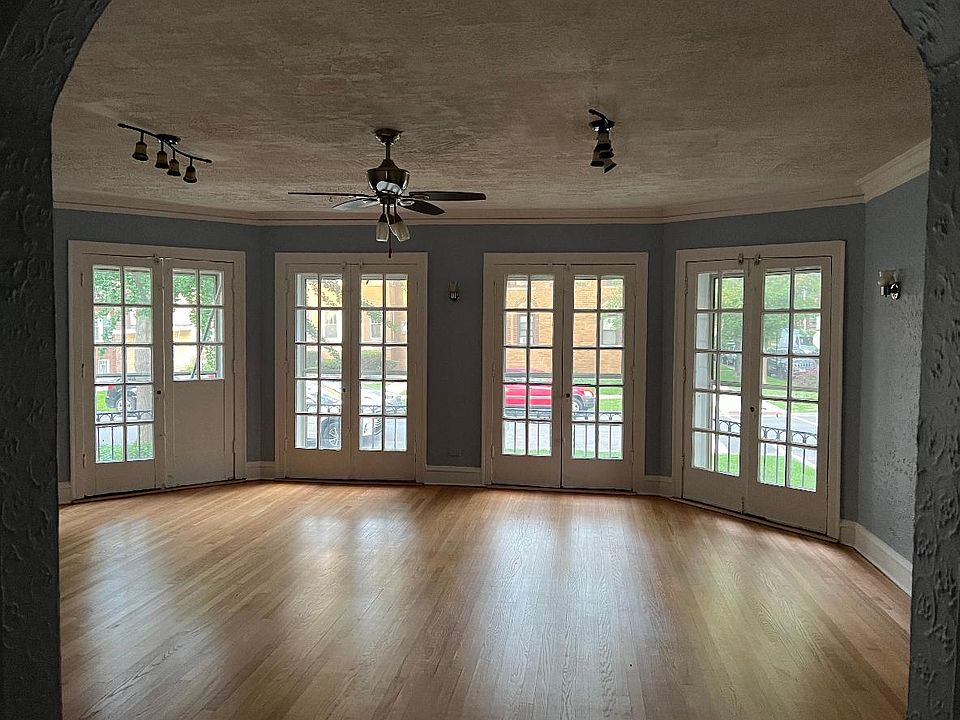 1st image of 5900 N Washtenaw Ave #2