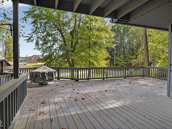 3rd image of 8002 N Lakeview Dr