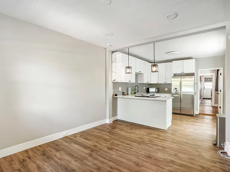 802 W 4th Ave — Photo 12
