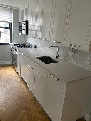 Rented by UES Management | media 21