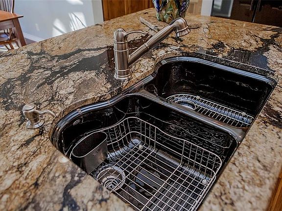 5th image of 224 Fairlawn Dr