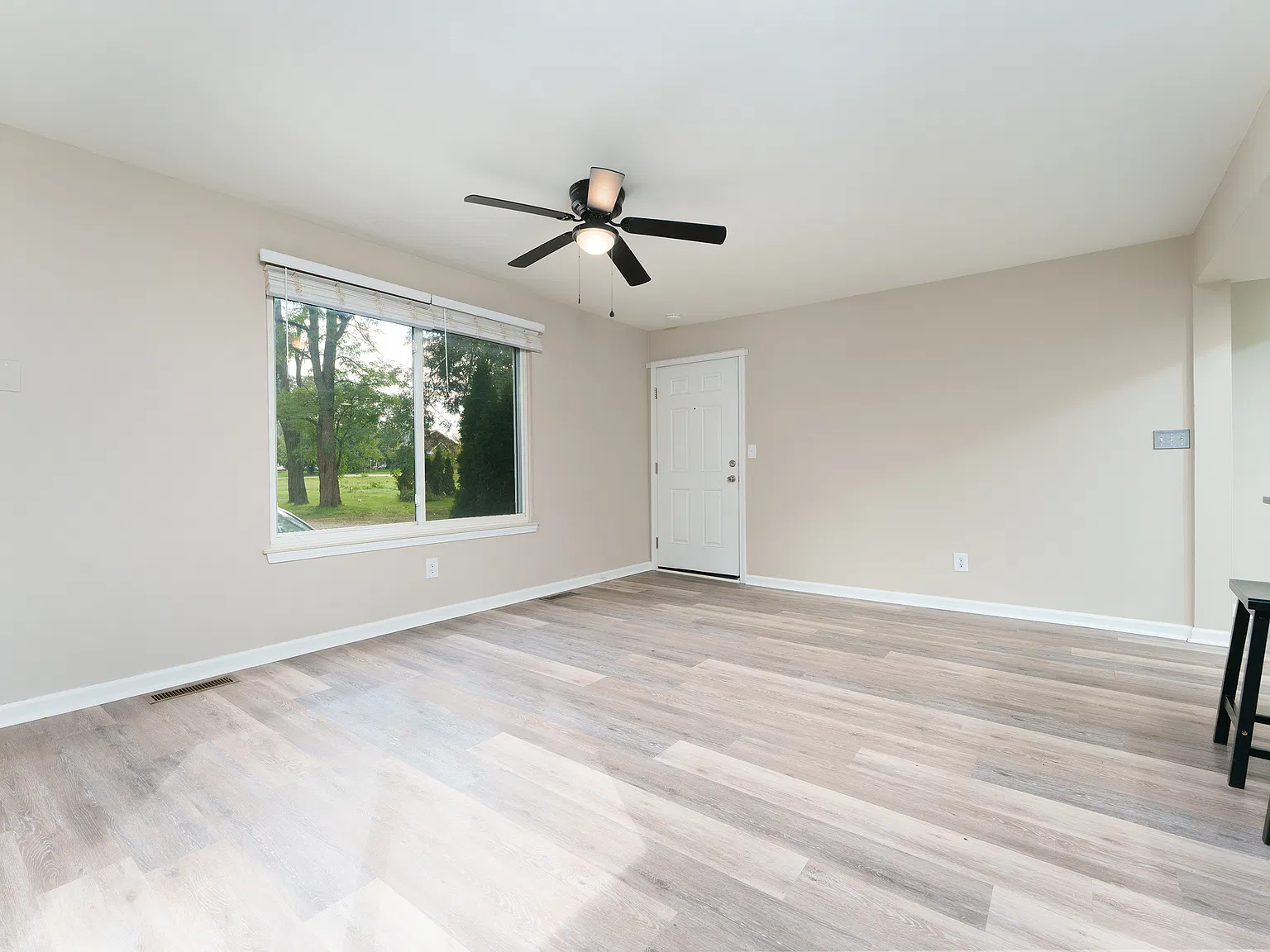 10257 E Grand River Rd — Photo 4