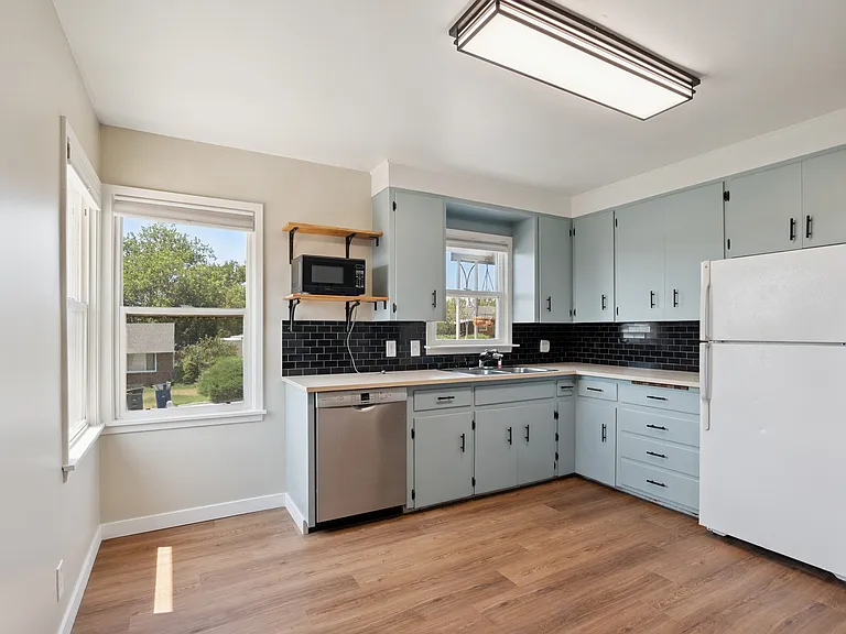 734 Taylor Ave — Photo 5