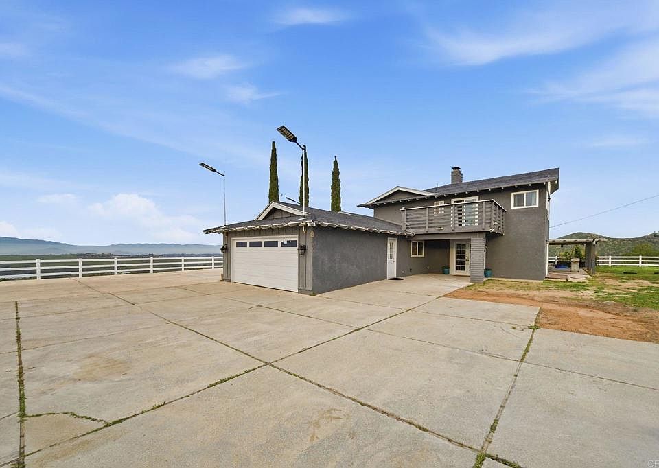 1st image of 15281 Ranchito Dr