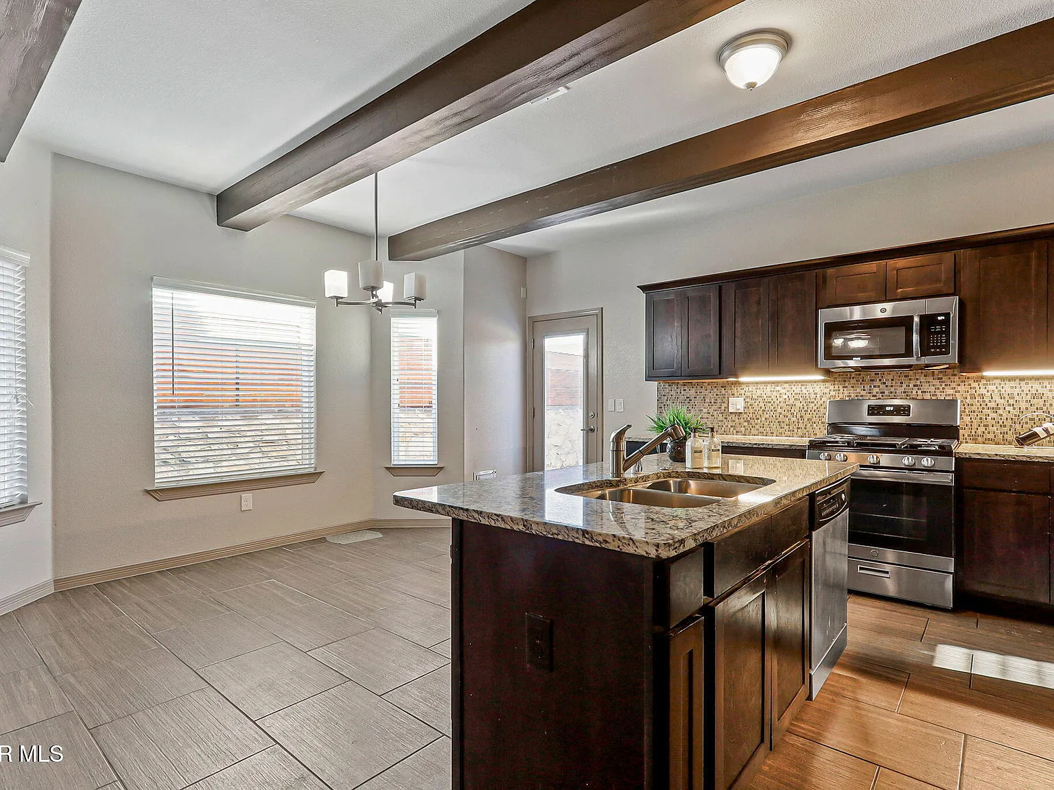 3 bed, 2.0 bath, 1446 sqft, $1,750 — Photo 3