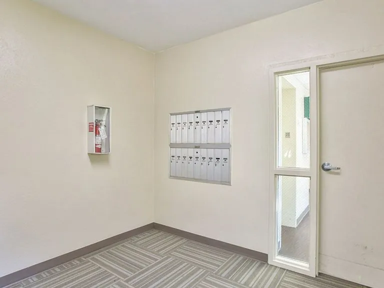 302 E Georgia St — Photo 6
