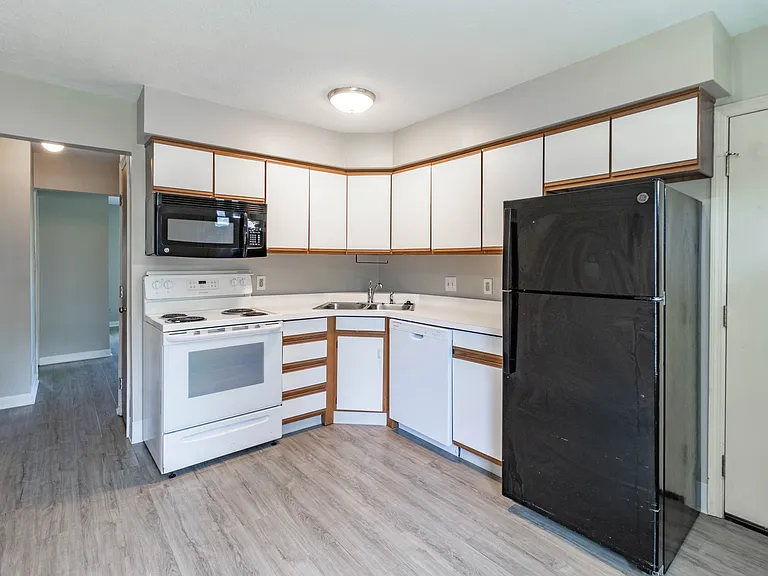 212 Rosemarie Dr #5 — Photo 3