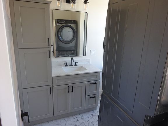 4th image of 701 Main St #3