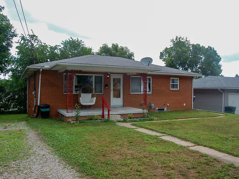 445 Spring St — Photo 2
