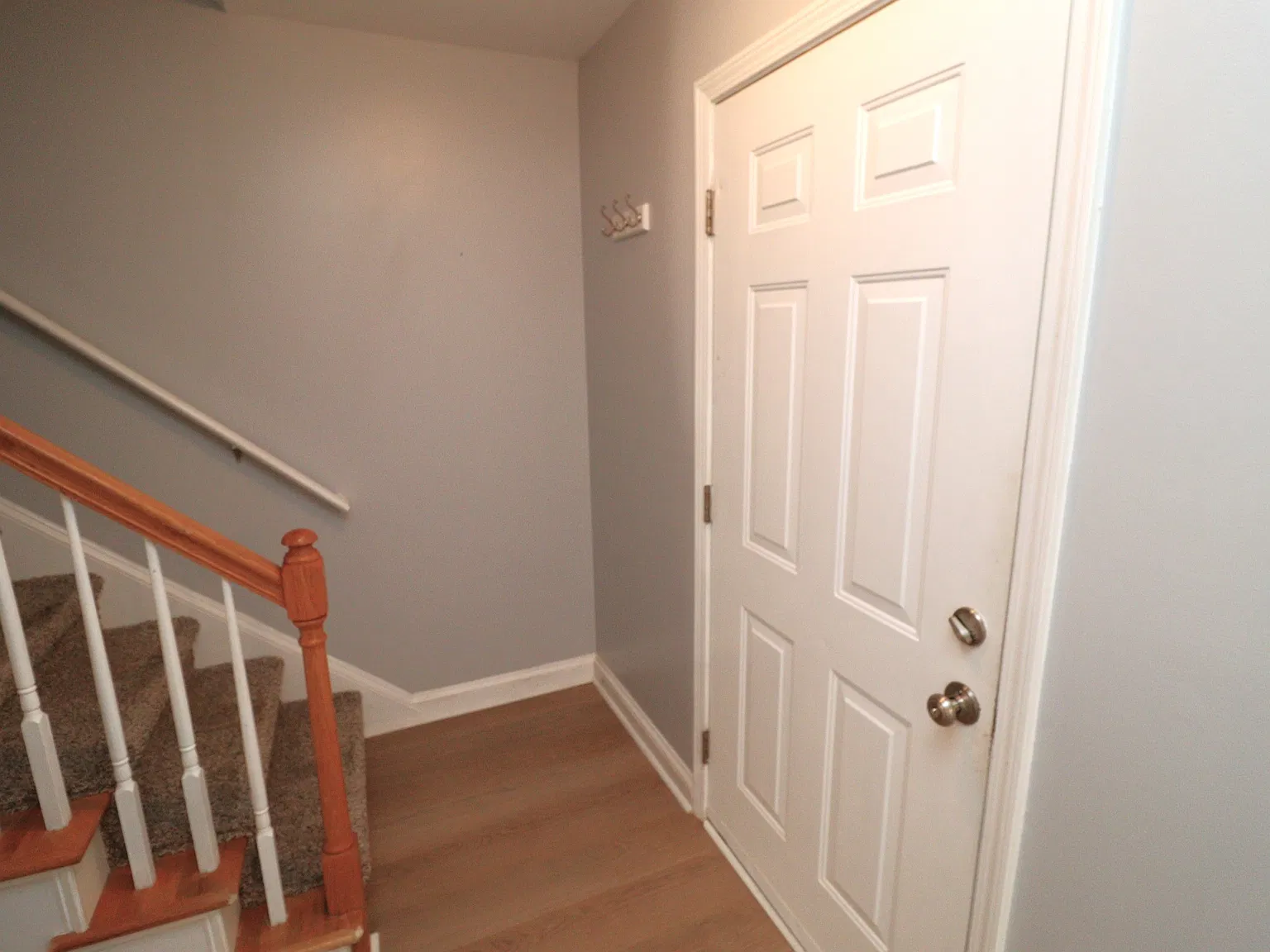 Charming and Immaculate End Unit Townhome Available Immediately — Photo 3