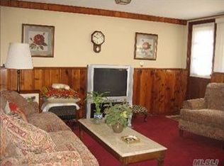 15 Stuart Dr, Syosset, NY 11791