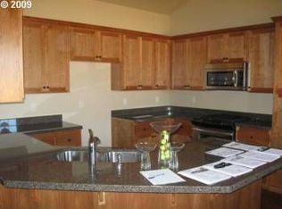 1138 S 41st St, Springfield, OR 97478