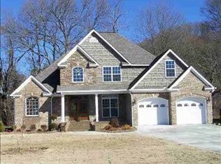 215 River Ln, Charleston, TN 37325