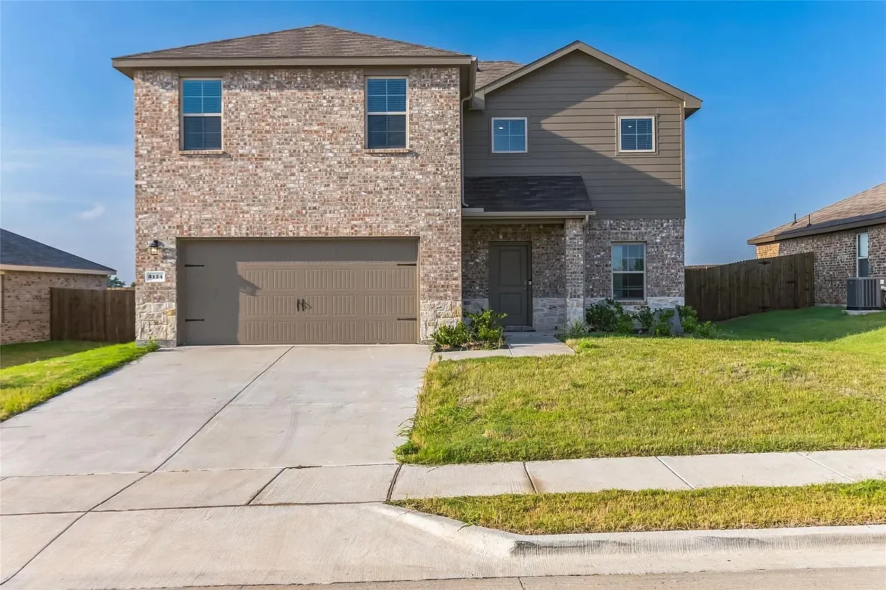 4 bed, 2.5 bath, 2262 sqft, $2,300 — Photo 1